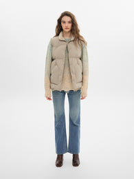 Winter-ready vest with faux fur collar in beige