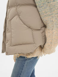 Winter-ready vest with faux fur collar in beige