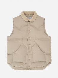 Winter-ready vest with faux fur collar in beige