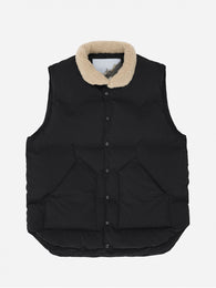 Winter-ready vest with faux fur collar in black