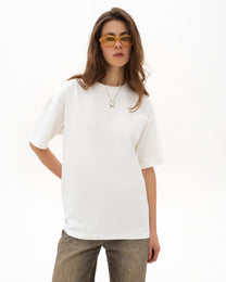 Basic oversized white t-shirt