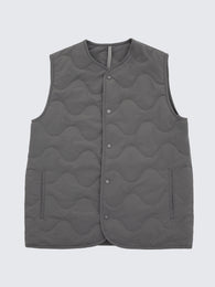 Vest in Graphite '26