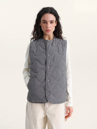 Vest in Graphite '26